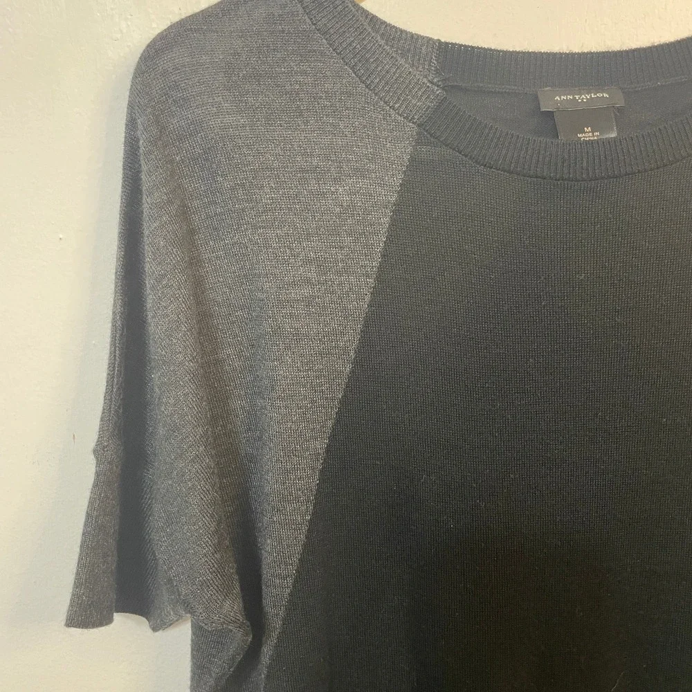 Ann Taylor‎ Colorblock Knit Top Short Sleeve Women's M Black Grey